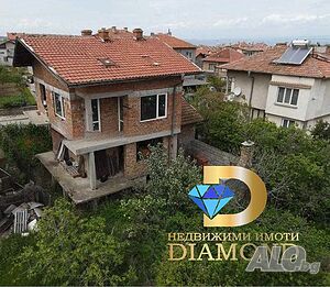 Триетажна къща в гр. Черноморец