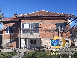 Две къщи в един двор в село Полски градец, общ. Раднево