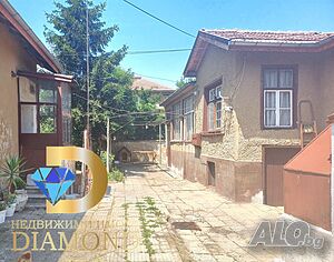 Къща с търговска сграда в центъра на гр. Харманли