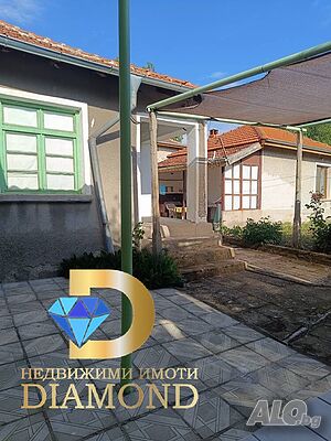 Три къщи в един двор в село Драгойново, общ. Първомай