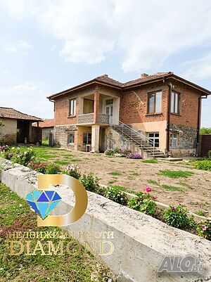 Двуетажна къща в село Бисер
