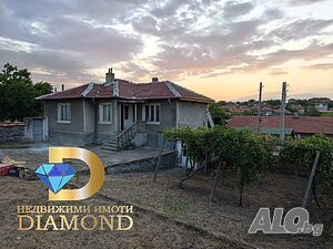 Двуетажна къща в село Ябълково