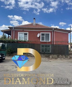 Двуетажна къща в село Малко градище