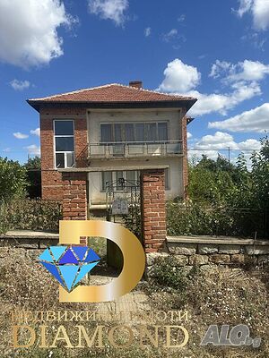 Двуетажна къща в село Хлябово