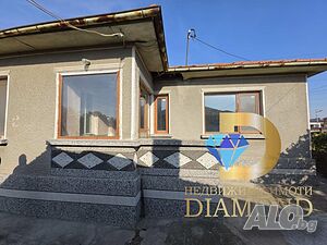 Едноетажна къща в село Градина