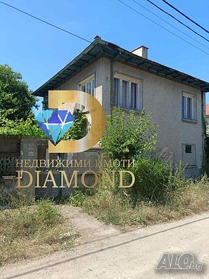Двуетажна къща в село Ябълково