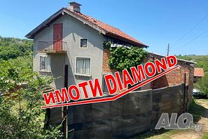 Двуетажна вила с гараж в гр. Харманли