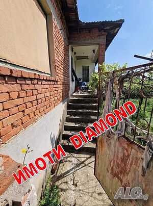 Едноетажна къща в село Градина