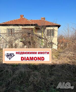 Двуетажна къща в село Скобелево