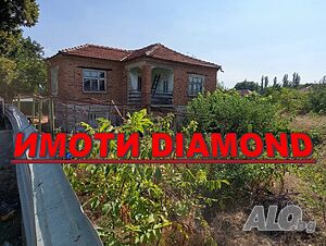 Къща с двор в село Нови извор Първомай