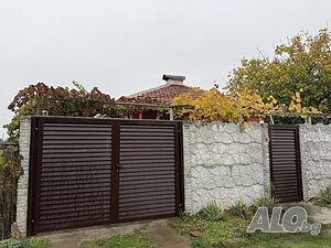 Обзаведена къща с голям двор в с. Бегово