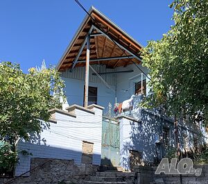 Двуетажна къща след основен ремонт в топ Център