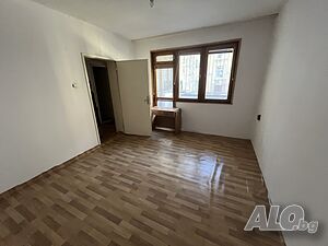 Тристаен апартамент в Центъра, до Водната палата