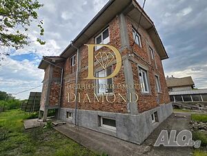 Двуетажна къща с изграден ФЕЦ в Димитровград кв. Марийно