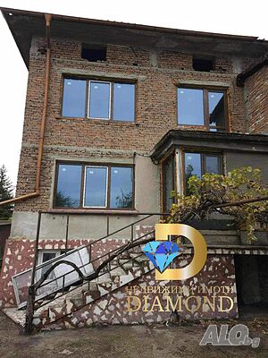Триетажна къща близнак в Димитровград, кв. Черноконево