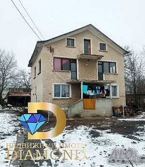 Триетажна къща в град Меричлери