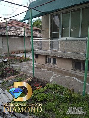 Двуетажна къща в село Тракия, общ. Опан