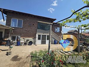 Двуетажна къща с гараж и голям двор в село Брод, общ. Димитровград