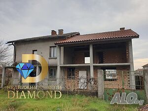 Две двуетажни къщи в един двор в Димитровград, кв. Черноконево