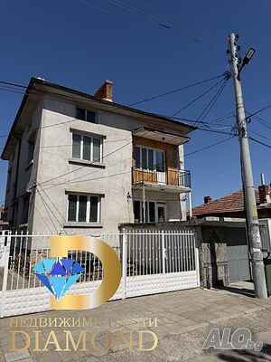 Триетажна къща в град Харманли