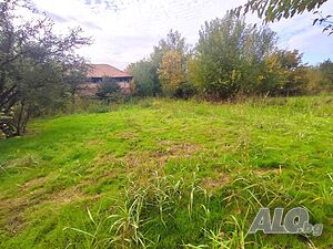 Къща с голям двор в с. Слана бара