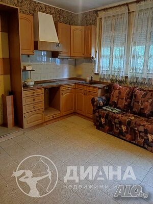 Тристаен монолитен апартамент, до Кукления театър, Център