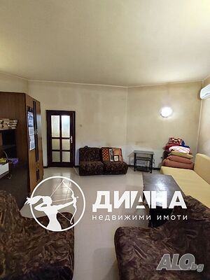Партерен етаж от къща, до Джумаята, Център