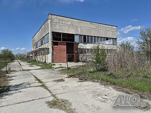 Промишлен терен за продажба с изградено хале
