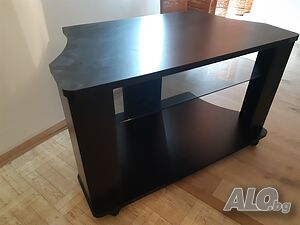 Продавам масичка на колелца