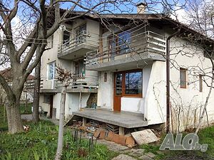 Продават се идеални части от КЪЩА. Село Антон