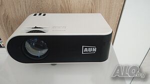 Продавам мултимедиен LED проектор AUN W18/c