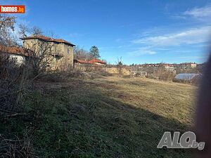 Двуетажна къща с 3дка двор в село Макариополско