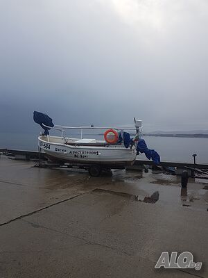 продава лодка с риболовен лиценс