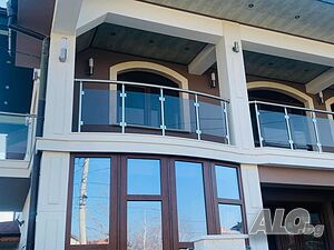 Изработка и монтаж на алуминиеви парапети, огради, врати