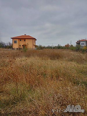 Имоти ”ДИВА”- Парцел в месност Каменец, 500 кв. м