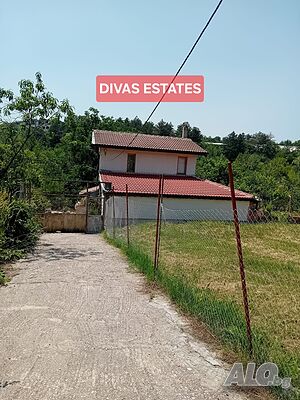 Продава се вила