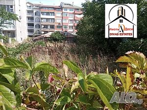 Продава се парцел в кв. Каменна
