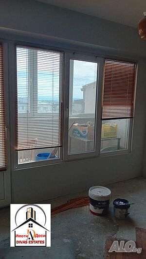 Продава се двустаен апартамент в саниран блок, кв. Орфей