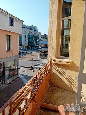 прова се двуетажна къща