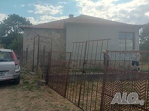 продава се ремонтирарана къща