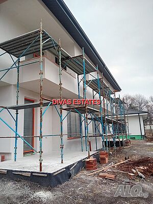 Двуетажни къщи в затворен комплекс