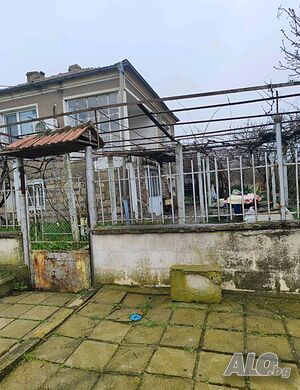 Продава къща в с Веселие