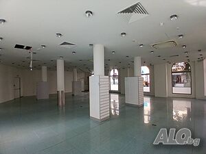 Търговски обект в топ центъра на града