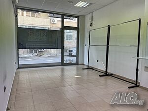Партерно търговско помещение в идеален център