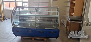 Сладкарска витрина