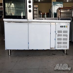Хладилна маса две врати с работен плот
