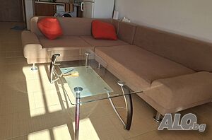 Продавам разтегателен диван + маса