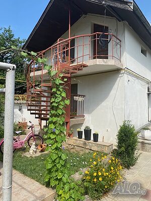 Поддържана и обзаведена къща, ул. Дунав- 130000 евро
