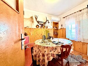 Масивна триетажна къща с двор 1000 кв.м - кв. Рилци, гр. Добрич