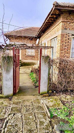 Тухлена къща в село Спасово